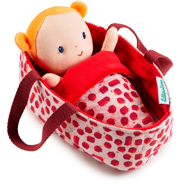 Baby Agathe in reiswiegje