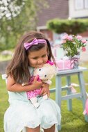 Kind met pop in Cutie serie kleding Rose garden Feest outfit